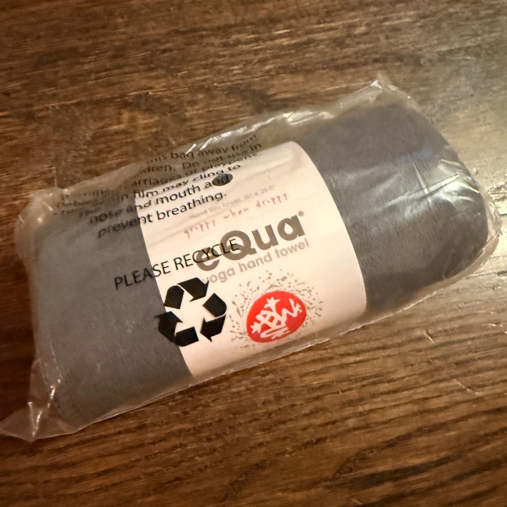 Manduka Gray Yoga Hand Towel (thunder)